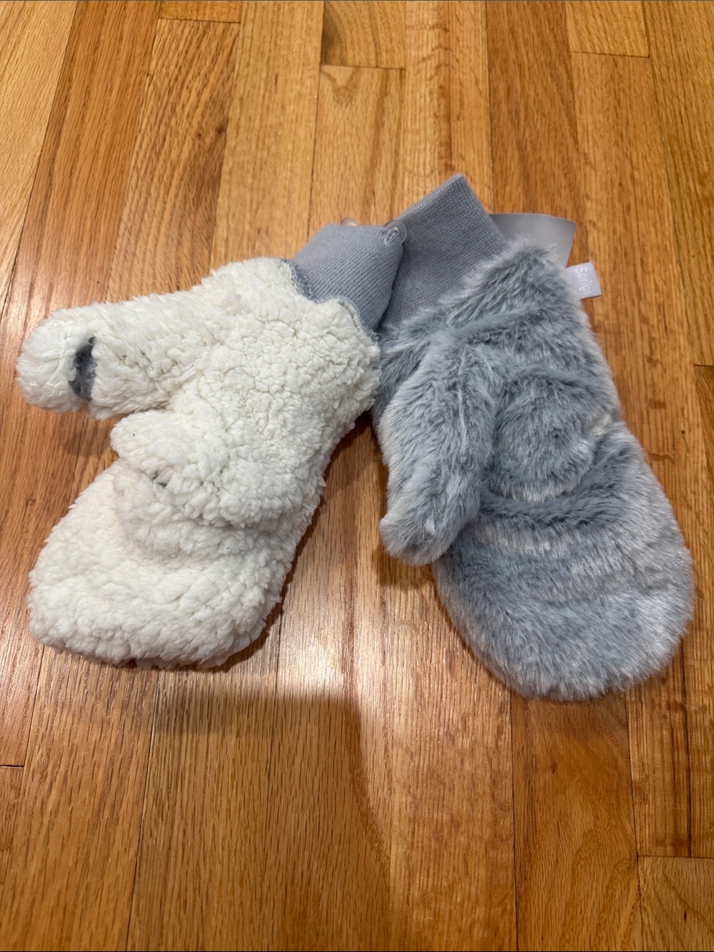 Mittens - Picture 3 of 3